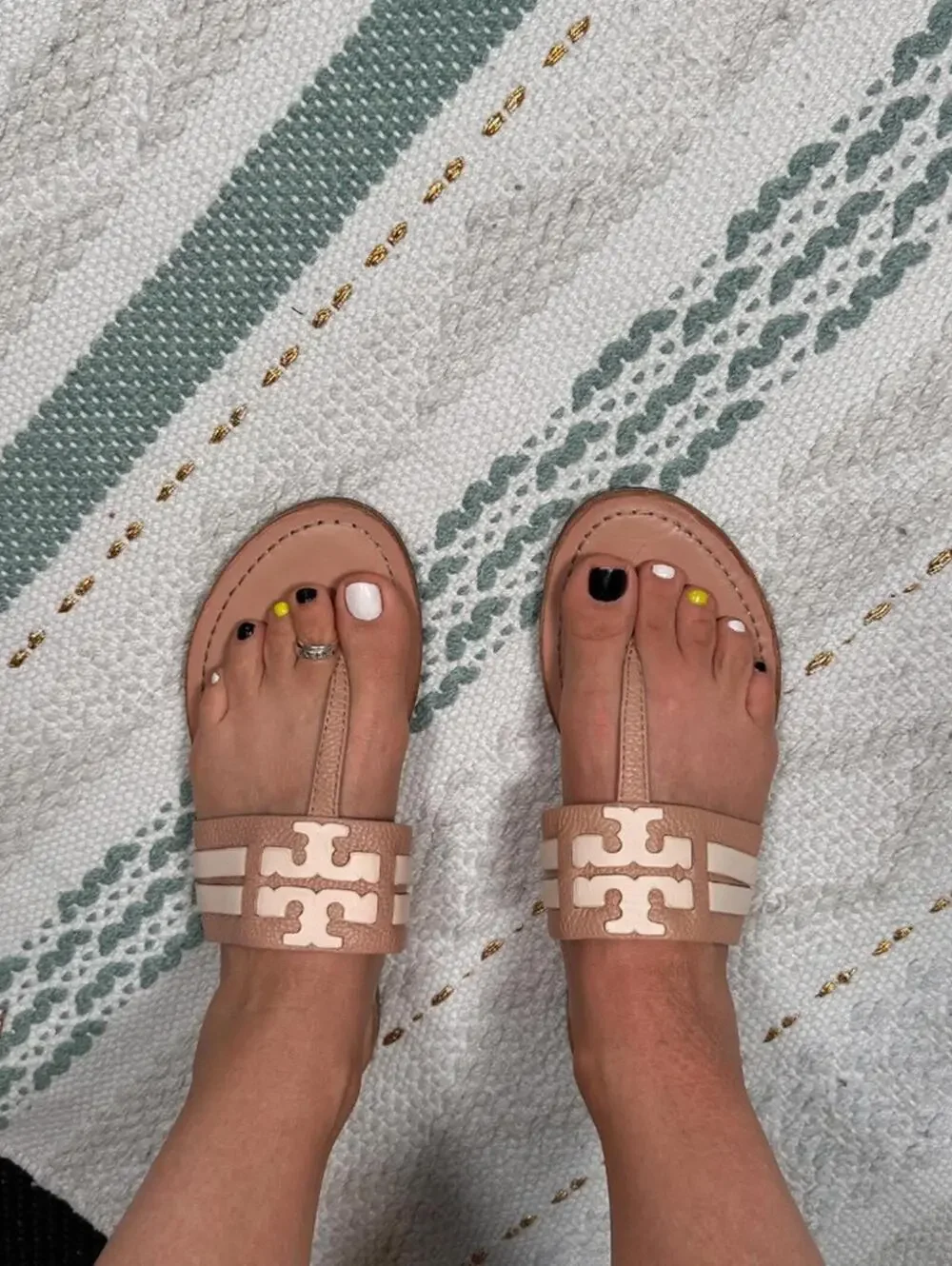 Tory Burch Leigh Leather Sandal Nude Ivory Flat Thong Slide | Size 10‎